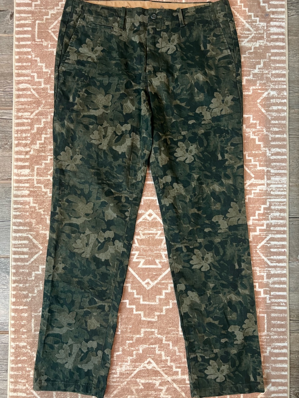 Gap The Lived-In Slim Men’s botanical camouflage Pants Green  Slim Fit 34x32 EUC
